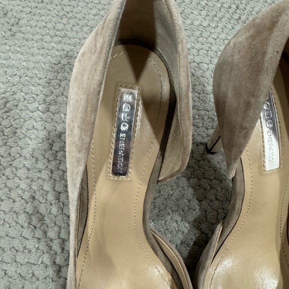 Size 7 heels, nude color - Picture 3 of 6